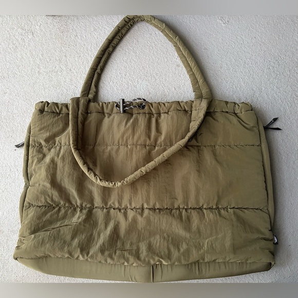 FP Movement Cool and Cozy Tote🔥 - Picture 15 of 16